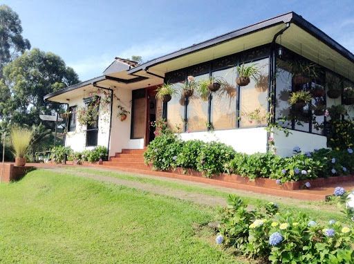 Finca en venta Risaralda Pereira Br Jardin Ii Etapa 220 m2 Habitaciones 4 Baños 6 Garajes 12 Precio $1900000000