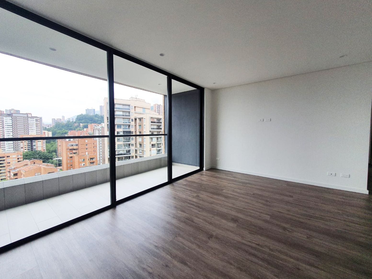 Apartamento en arriendo Antioquia Medellín Castropol 95 m2 Habitaciones 2 Baños 4 Garajes 3 Precio $5000000