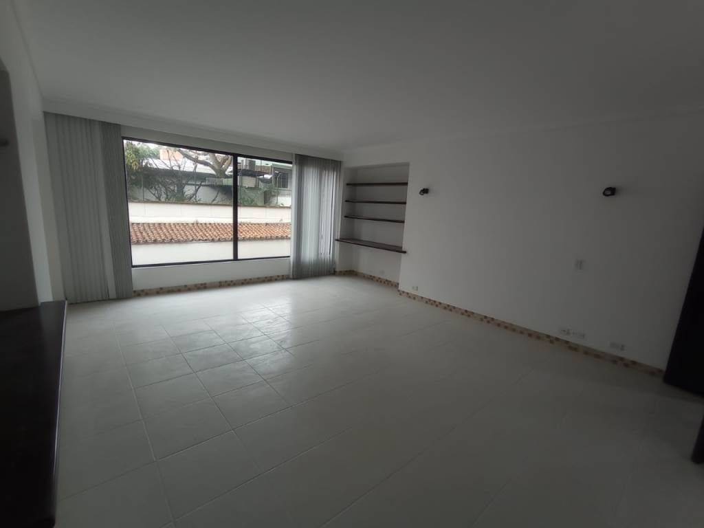 Apartamento en arriendo Antioquia Medellín Astorga 244 m2 Habitaciones 3 Baños 4 Garajes 3 Precio $7000000