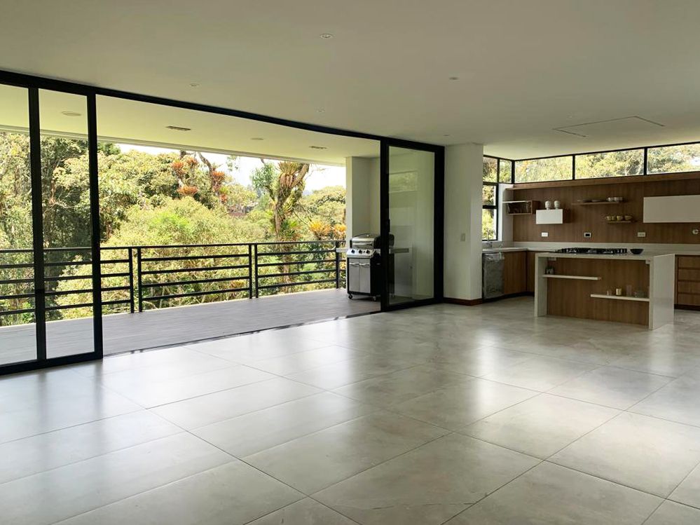 Casa en venta Antioquia Envigado La Mesa 430 m2 Habitaciones 3 Baños 4 Garajes 8 Precio $2550000000