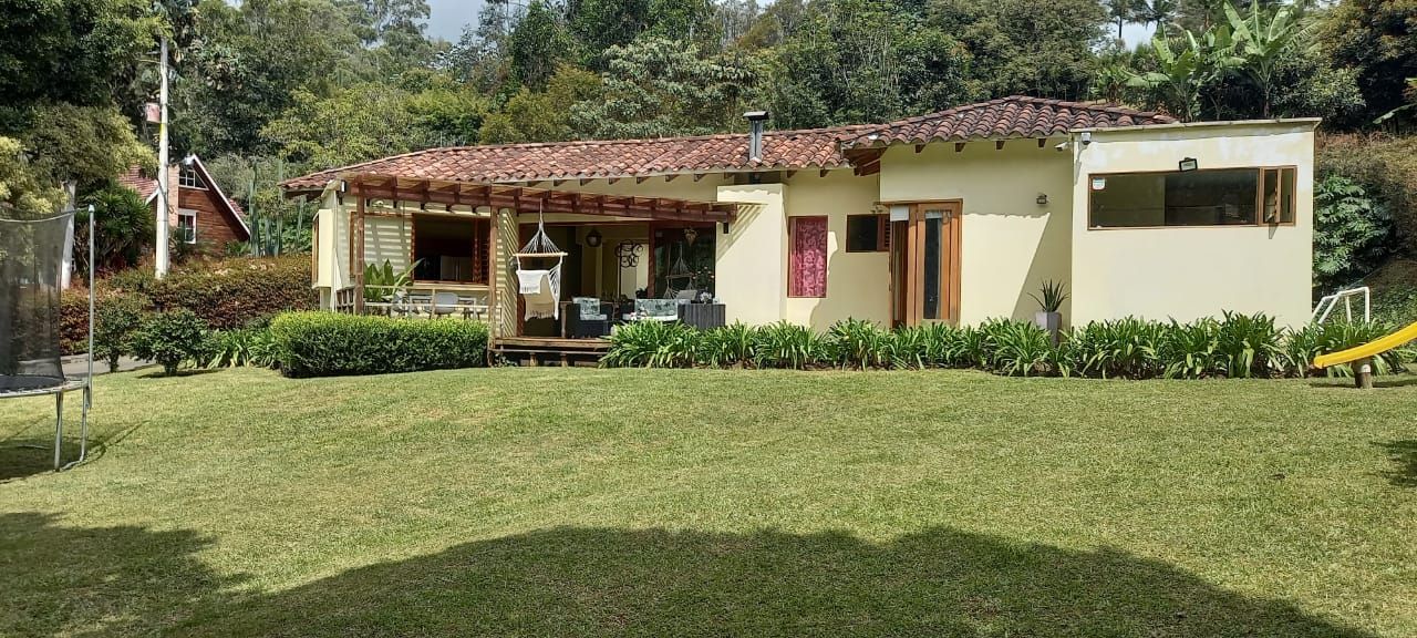 Finca en arriendo o venta Antioquia El Retiro El Retiro 220 m2 Habitaciones 3 Baños 8 Garajes 2 Precio venta $1700000000 Precio arriendo $9850000