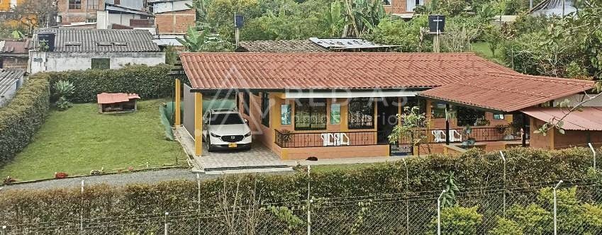 Casa en venta Risaralda Pereira Pereira 125 m2 Habitaciones 3 Baños 4 Garajes 10 Precio $700000000