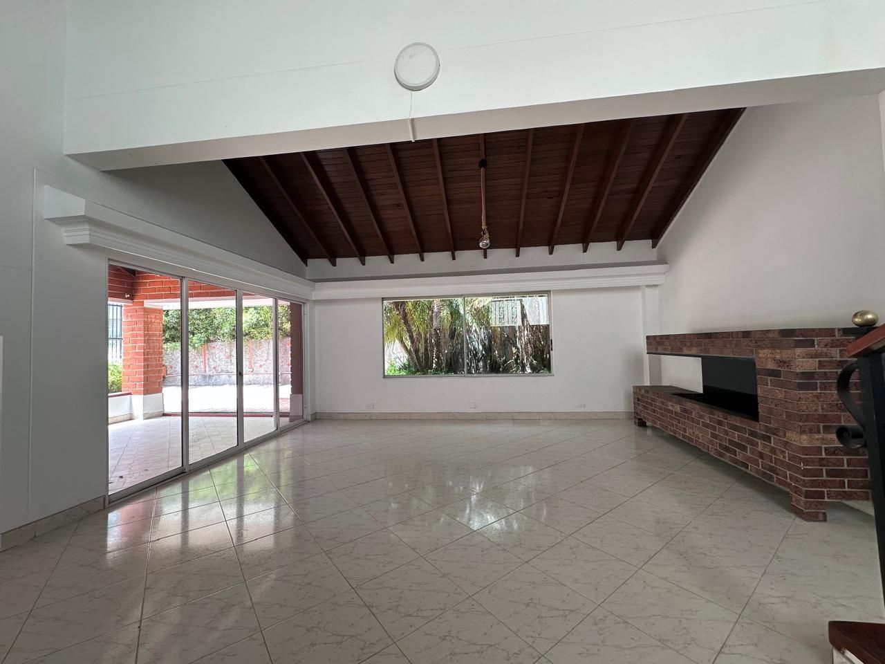 Casa en arriendo Antioquia Medellín San Lucas 261 m2 Habitaciones 4 Baños 4 Garajes 3 Precio $9000000