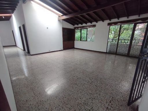 Casa en venta Antioquia Medellín Simon Bolivar 210 m2 Habitaciones 4 Baños 3 Garajes 1 Precio $750000000