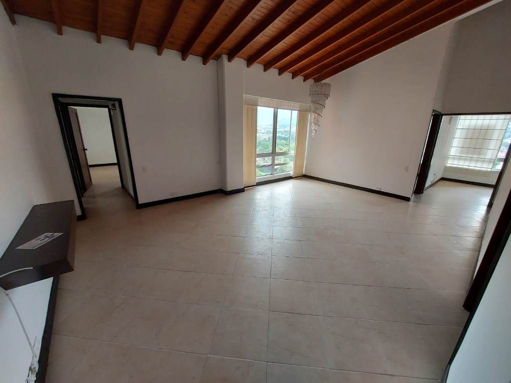 Apartamento en arriendo Antioquia Medellín La Aguacatala 130 m2 Habitaciones 5 Baños 4 Garajes 2 Precio $4200000