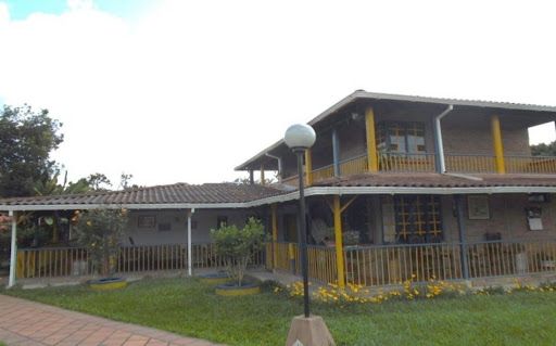 Finca en venta Quindío Quimbaya Quimbaya 475 m2 Habitaciones 5 Baños 4 Garajes 3 Precio $1200000000