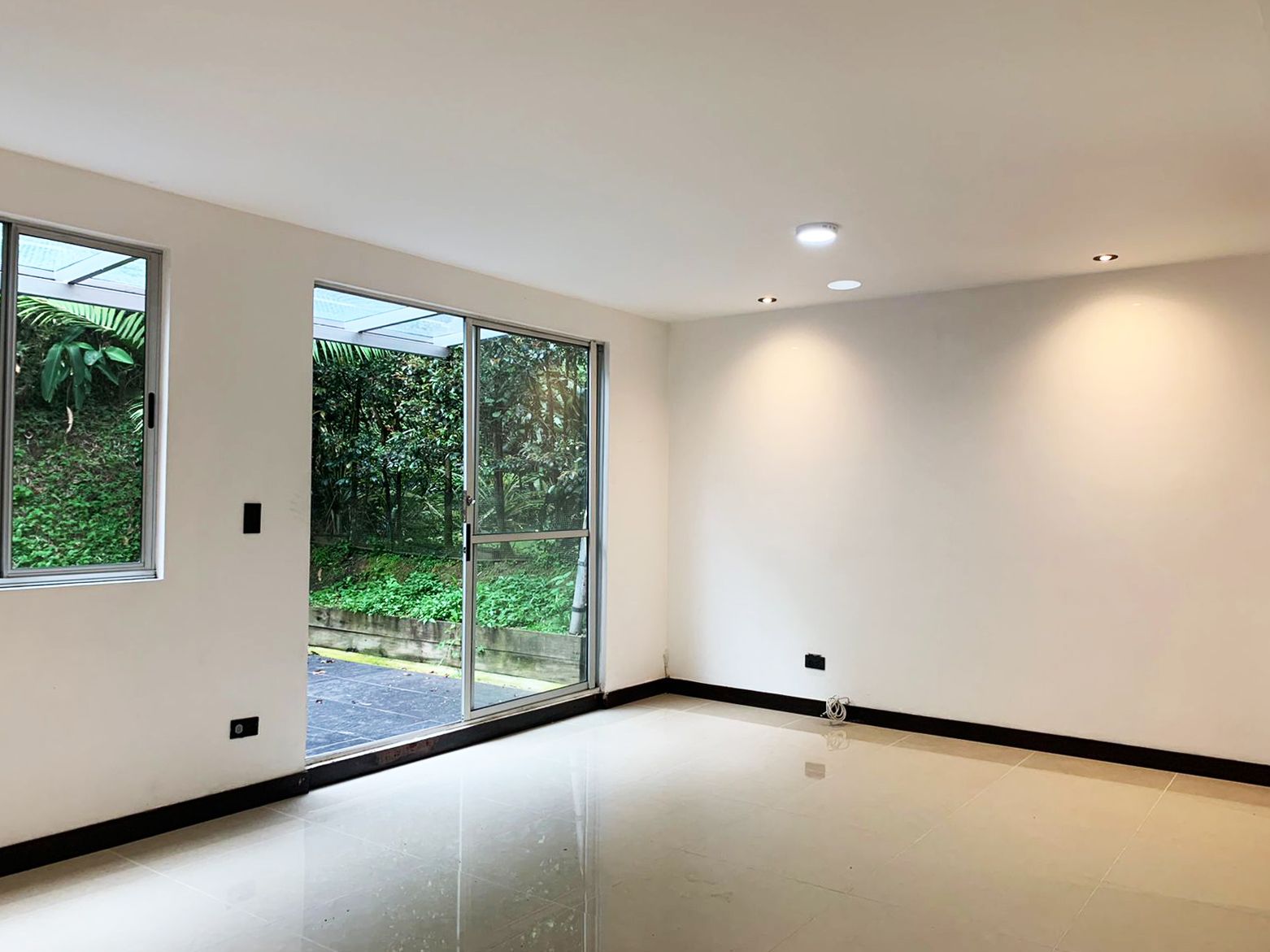 Casa en arriendo Antioquia Envigado Zúñiga 140 m2 Habitaciones 3 Baños 4 Garajes 3 Precio $4400000