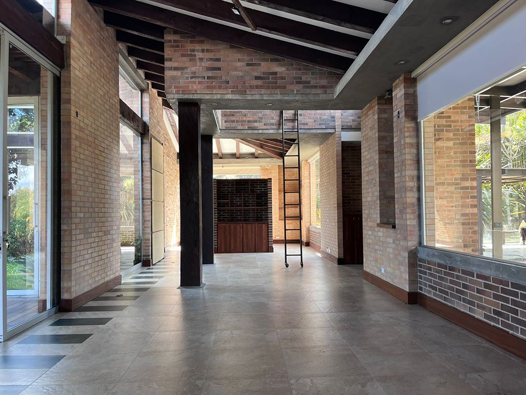 Casa en arriendo o venta Antioquia Envigado Loma Del Atravesado 750 m2 Habitaciones 4 Baños 8 Garajes 12 Precio venta $3900000000 Precio arriendo $18800000