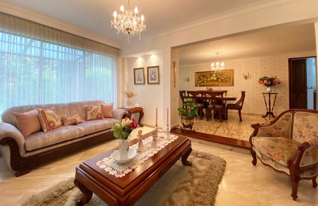 Casa en venta Antioquia Medellín La Florida 266 m2 Habitaciones 3 Baños 4 Garajes 3 Precio $1400000000