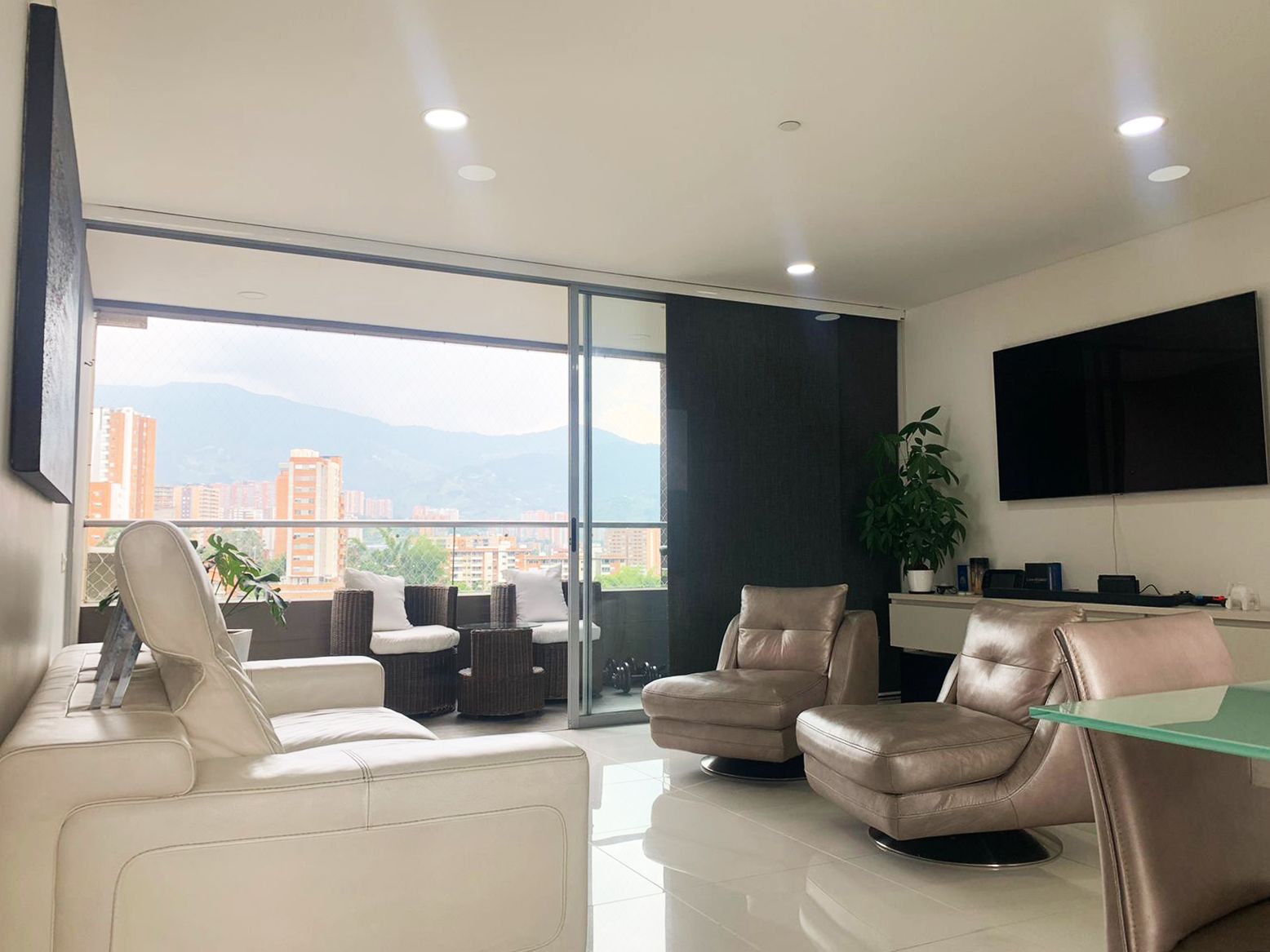 Apartamento en venta Antioquia Envigado Loma Benedictinos 136 m2 Habitaciones 3 Baños 6 Garajes 3 Precio $875000000