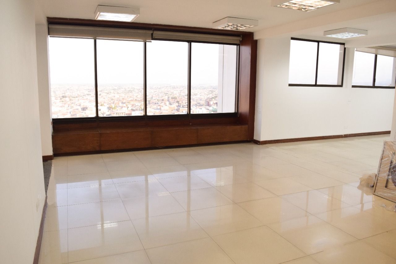 Oficina en arriendo Valle Del Cauca Cali Versalles 210 m2 Habitaciones 0 Baños 4 Garajes 3 Precio $10000000