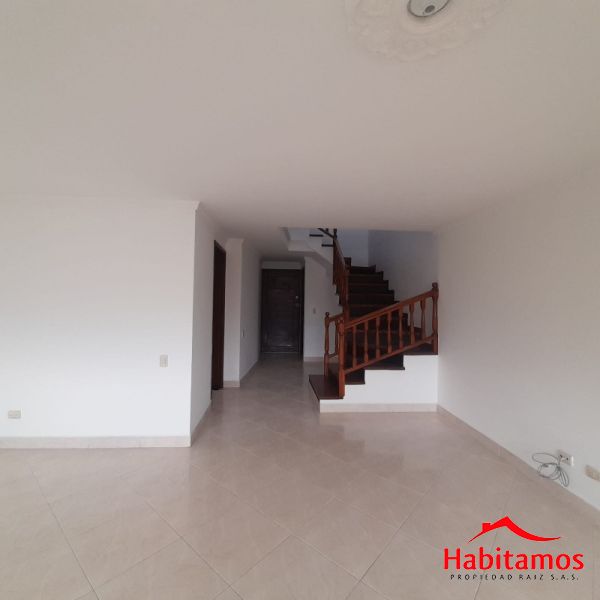 Casa en arriendo Antioquia Envigado Zúñiga 200 m2 Habitaciones 3 Baños 5 Garajes 2 Precio $9000000