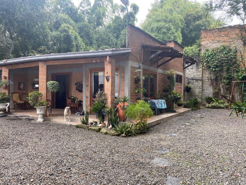 Casa en venta Antioquia La Estrella Caquetá 658 m2 Habitaciones 4 Baños 3 Garajes 1 Precio $1300000000