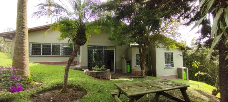 Casa en venta Antioquia Envigado Zúñiga 2700 m2 Habitaciones 3 Baños 4 Garajes 2 Precio $2700000000