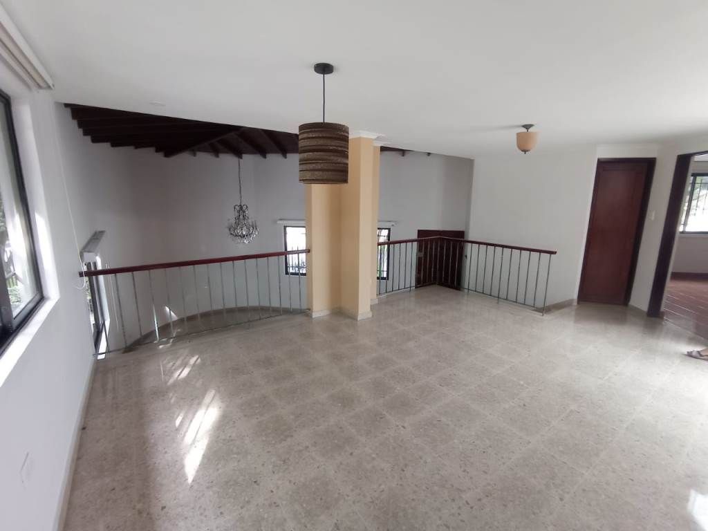 Casa en arriendo Antioquia Medellín Laureles 100 m2 Habitaciones 2 Baños 2 Garajes 3 Precio $3500000