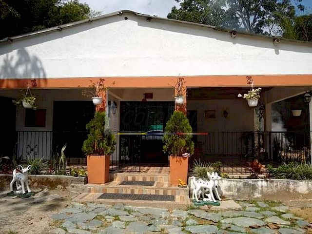 Finca en venta Tolima Ibagué Br Jordan Viii Etapa 160 m2 Habitaciones 4 Baños 2 Garajes 2 Precio $350000000