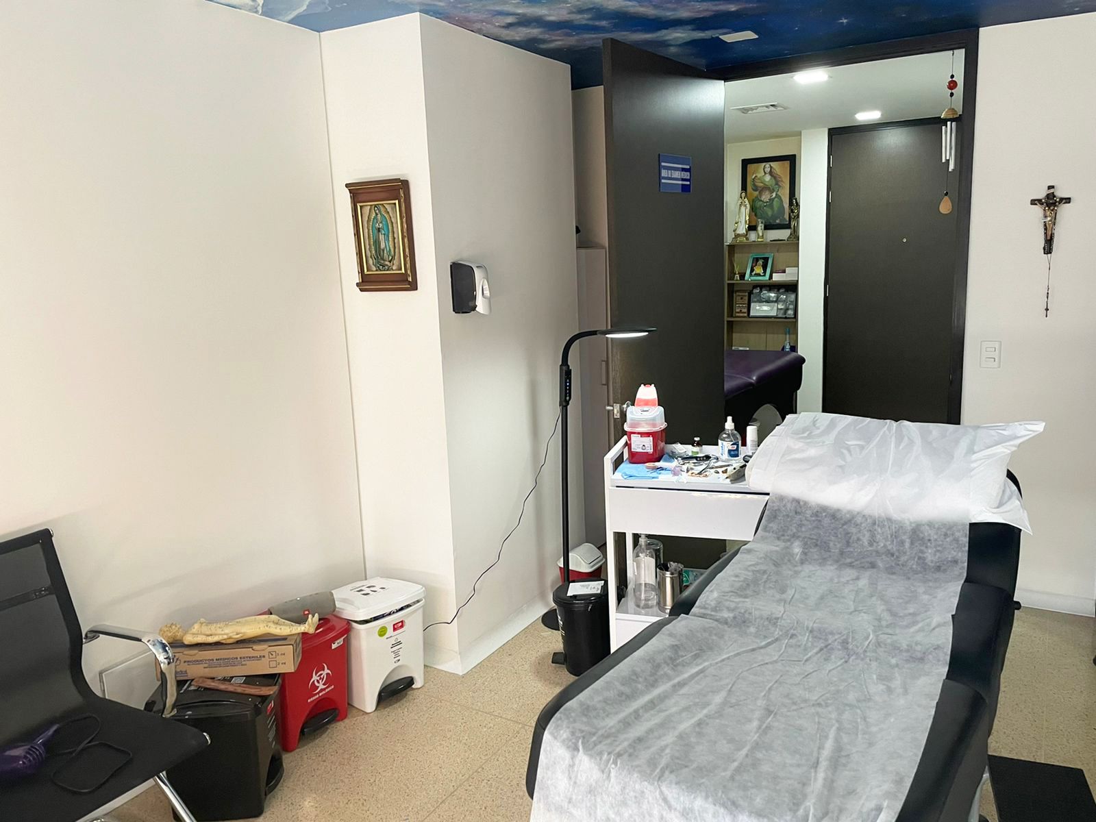 Consultorio en arriendo Antioquia Medellín Los Naranjos 29 m2 Habitaciones 0 Baños 0 Garajes 1 Precio $2900000