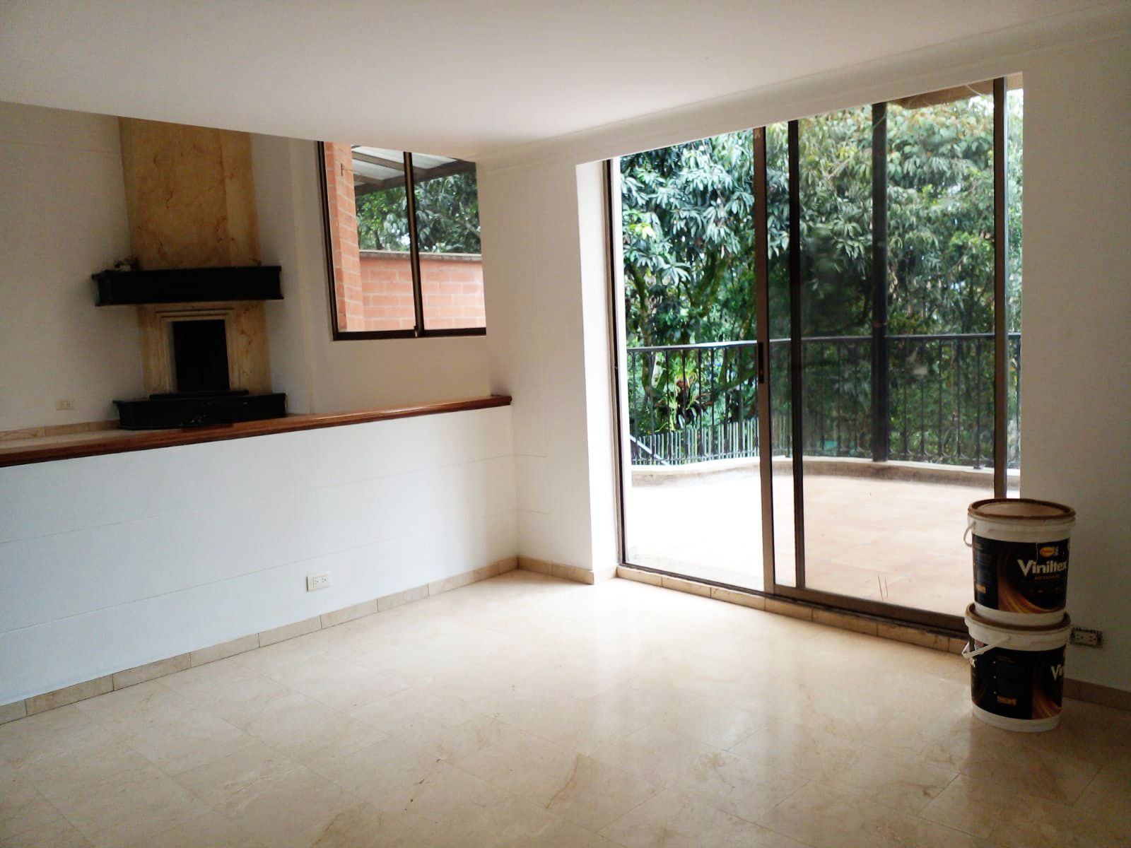 Casa en arriendo Antioquia Medellín Los Balsos No2 280 m2 Habitaciones 4 Baños 13 Garajes 5 Precio $8300000