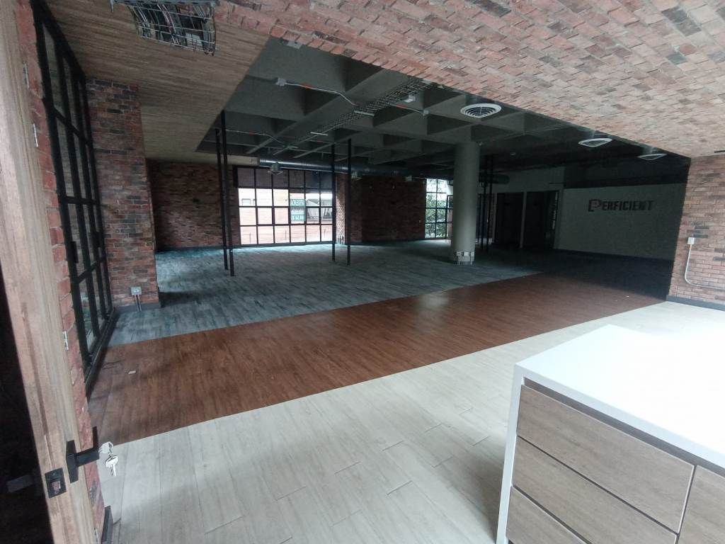 Oficina en arriendo o venta Antioquia Medellín Las Lomas No1 295 m2 Habitaciones 0 Baños 21 Garajes 5 Precio venta $5700000000 Precio arriendo $22700000