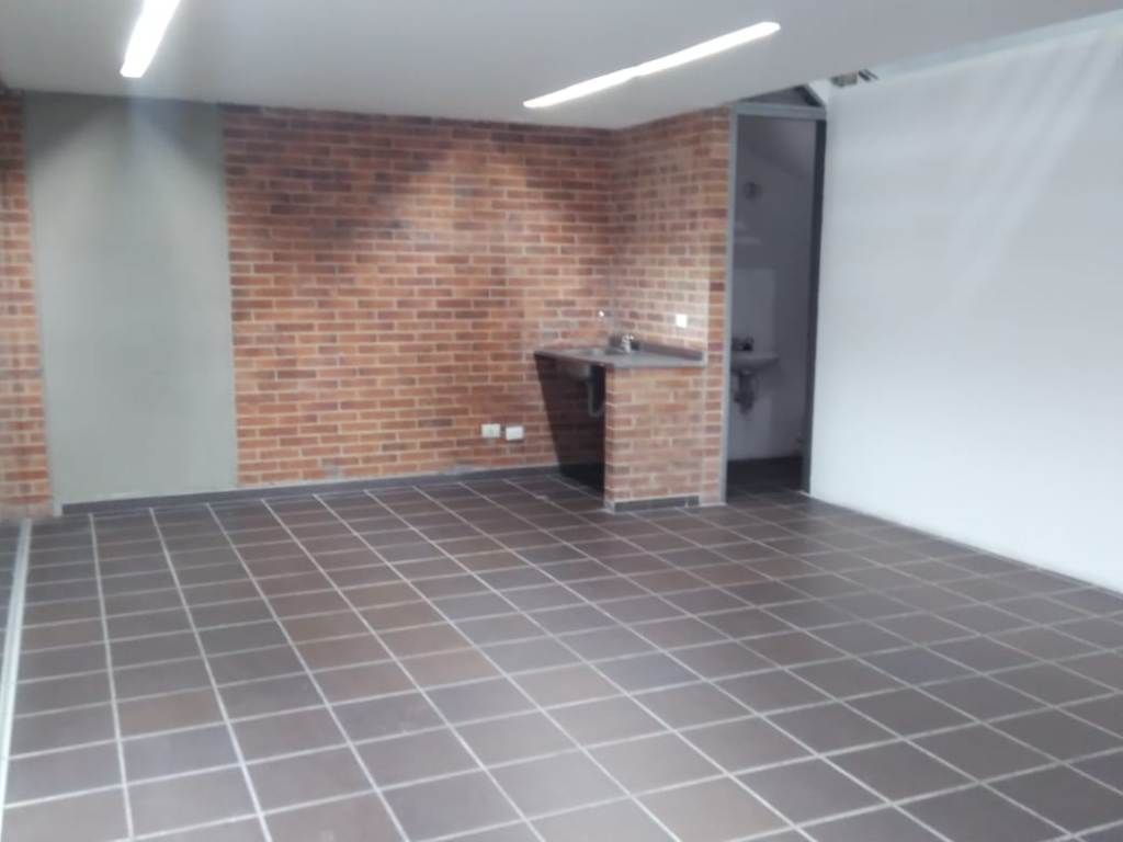 Oficina en arriendo Antioquia Medellín El Poblado 96 m2 Habitaciones 0 Baños 2 Garajes 2 Precio $4000000