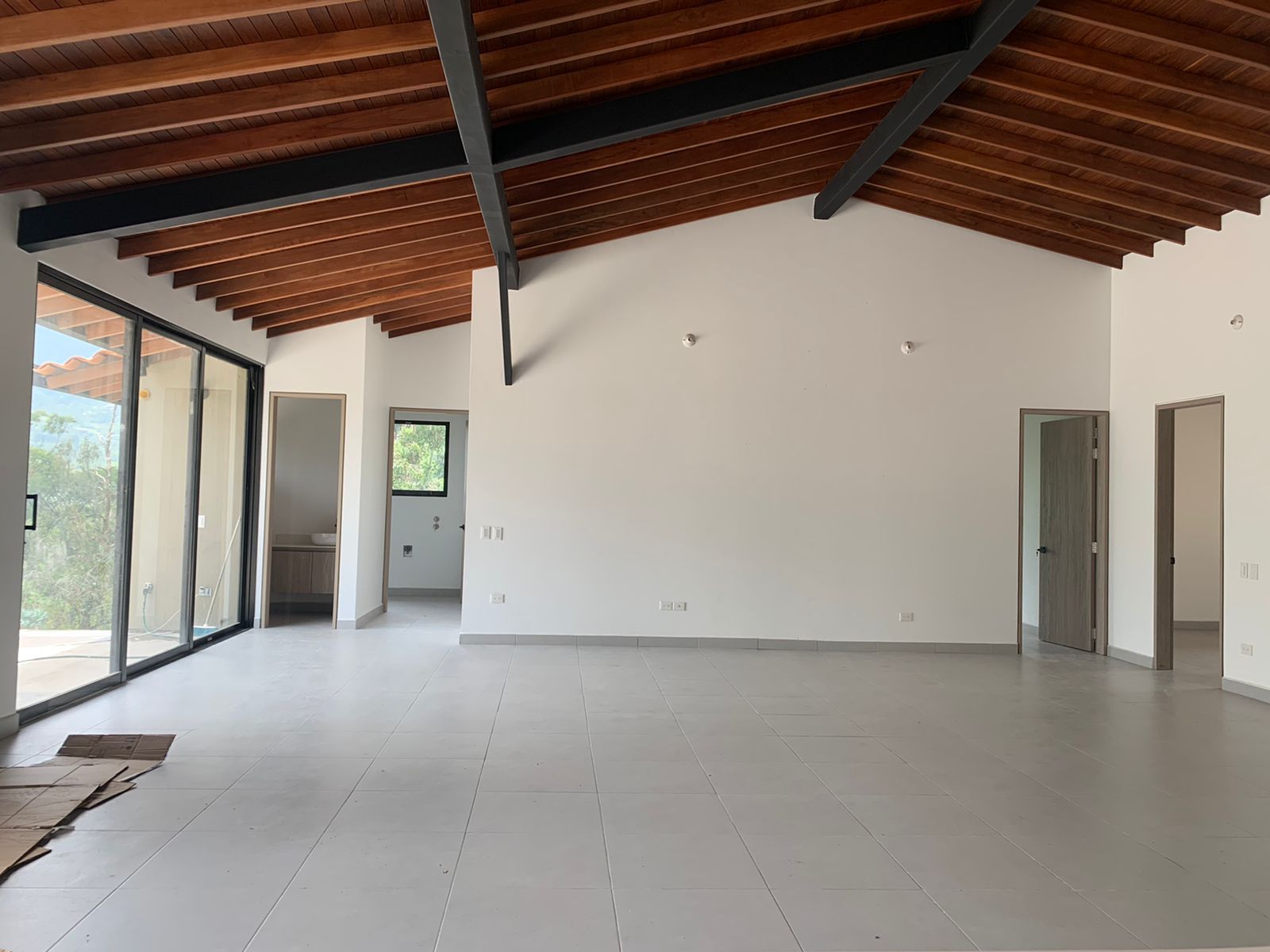 Casa en arriendo Antioquia Envigado La Mina 300 m2 Habitaciones 4 Baños 4 Garajes 4 Precio $8300000
