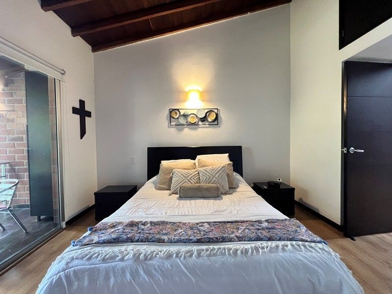 Casa en venta Antioquia Envigado Zúñiga 160 m2 Habitaciones 3 Baños 8 Garajes 5 Precio $1150000000