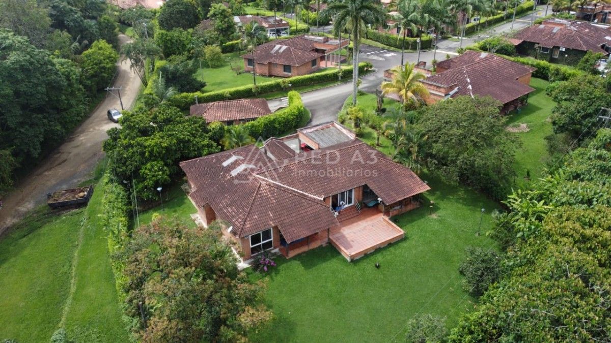 Casa en venta Risaralda Pereira Pereira 340 m2 Habitaciones 5 Baños 8 Garajes 10 Precio $1350000000