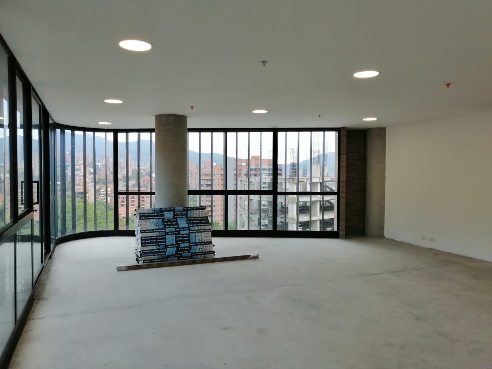 Oficina en arriendo Antioquia Medellín Manila 50 m2 Habitaciones 0 Baños 0 Garajes 2 Precio $3400000