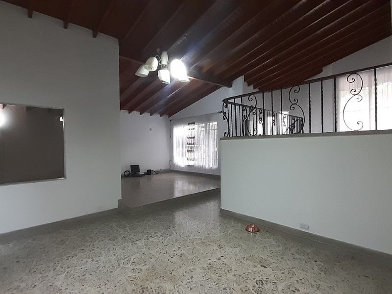 Casa en arriendo Antioquia Medellín Los Conquistadores 310 m2 Habitaciones 5 Baños 3 Garajes 2 Precio $12000000