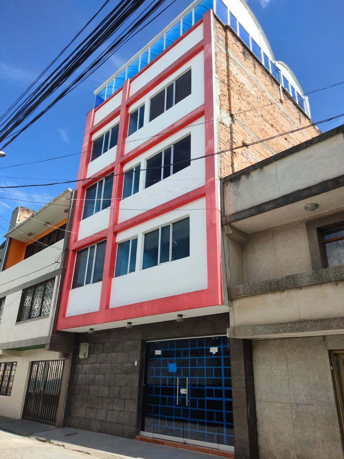 Edificio en arriendo o venta Nariño Ipiales Nn 200 m2 Habitaciones 6 Baños 6 Garajes 4 Precio venta $950000000 Precio arriendo $6000000