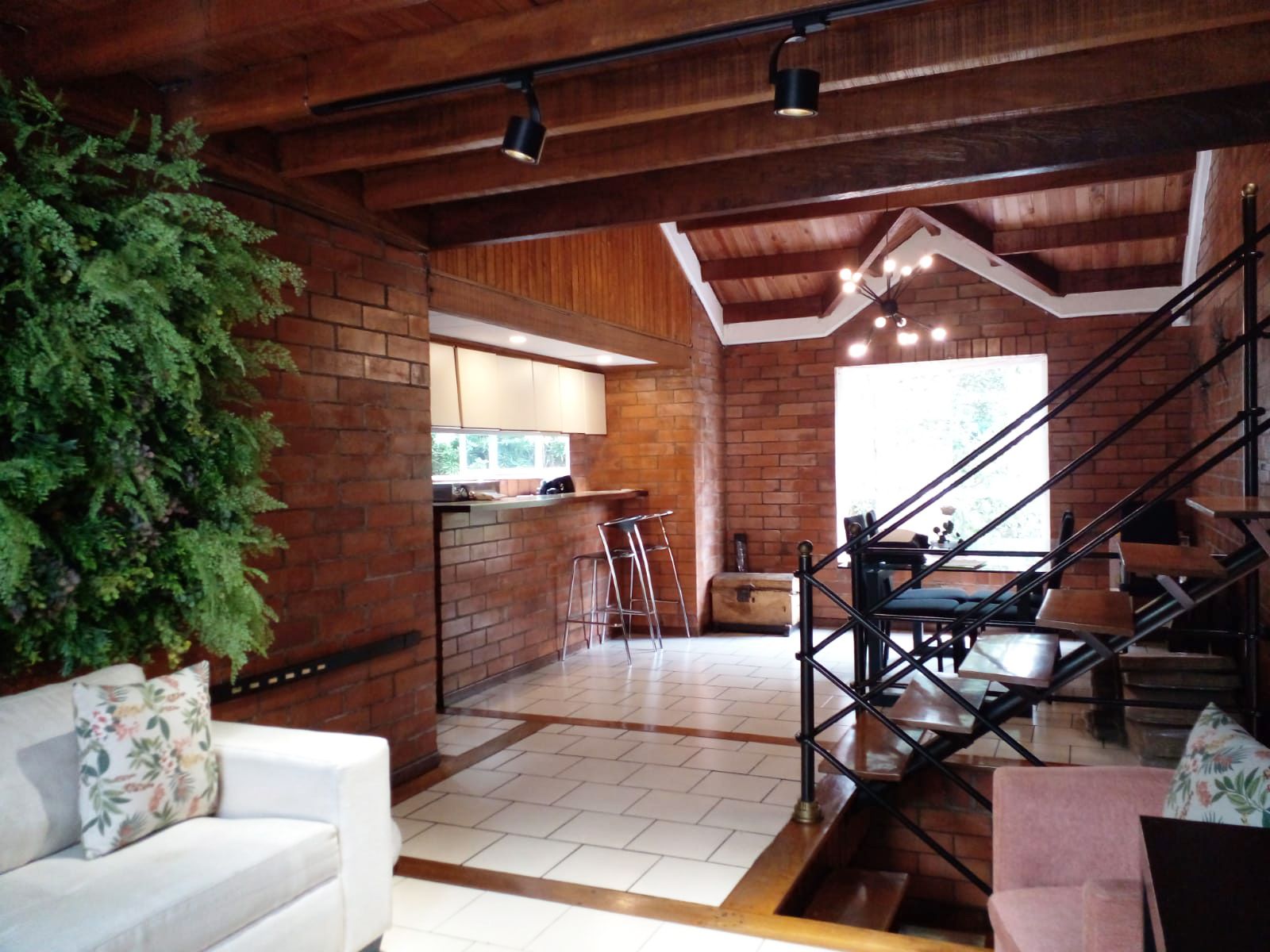 Casa en arriendo Antioquia Medellín Altos Del Poblado 205 m2 Habitaciones 3 Baños 4 Garajes 3 Precio $5300000