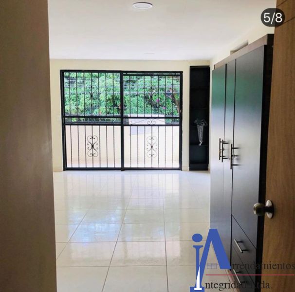 Casa en venta Antioquia Medellín La Floresta 300 m2 Habitaciones 5 Baños 3 Garajes 0 Precio $750000000