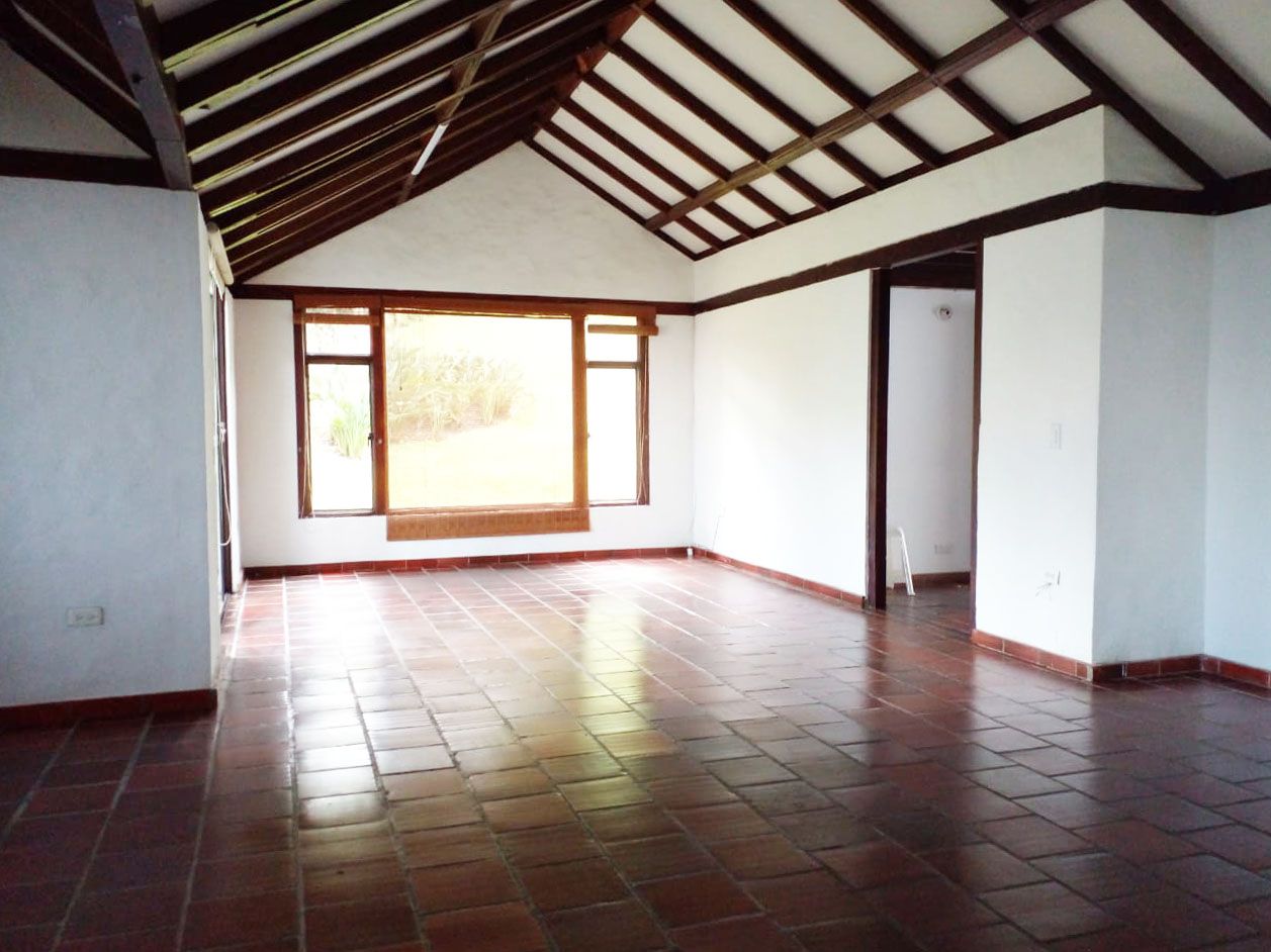 Oficina en arriendo Antioquia Envigado El Escobero 250 m2 Habitaciones 0 Baños 0 Garajes 7 Precio $6800000