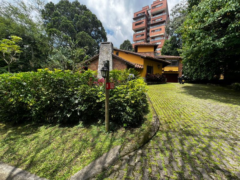 Apartamento en venta Antioquia Envigado El Chinguí 471 m2 Habitaciones 3 Baños 4 Garajes 7 Precio $2900000000