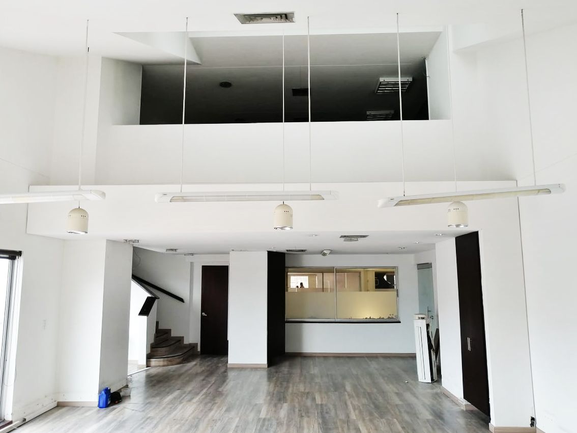 Oficina en arriendo Antioquia Medellín El Diamante No2 220 m2 Habitaciones 0 Baños 4 Garajes 2 Precio $12500000