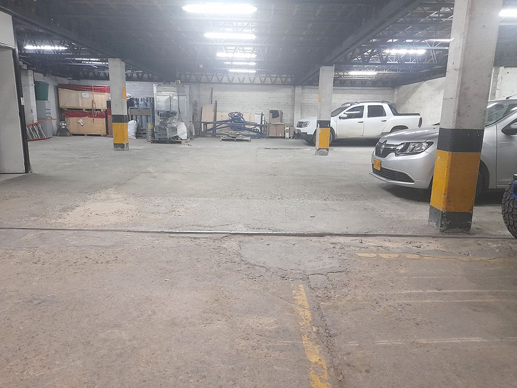 Bodega en arriendo Antioquia Medellín Guayabal 800 m2 Habitaciones 0 Baños 4 Garajes 1 Precio $17500000