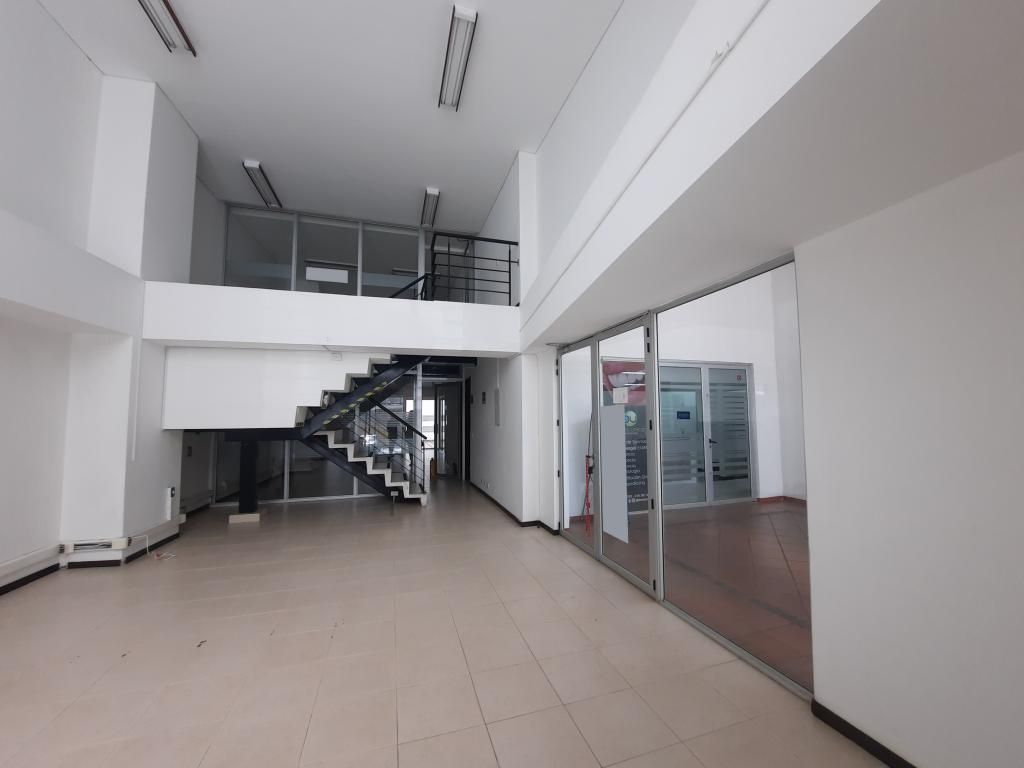 Local en arriendo Valle Del Cauca Cali Versalles 250 m2 Habitaciones 0 Baños 6 Garajes 8 Precio $8450000