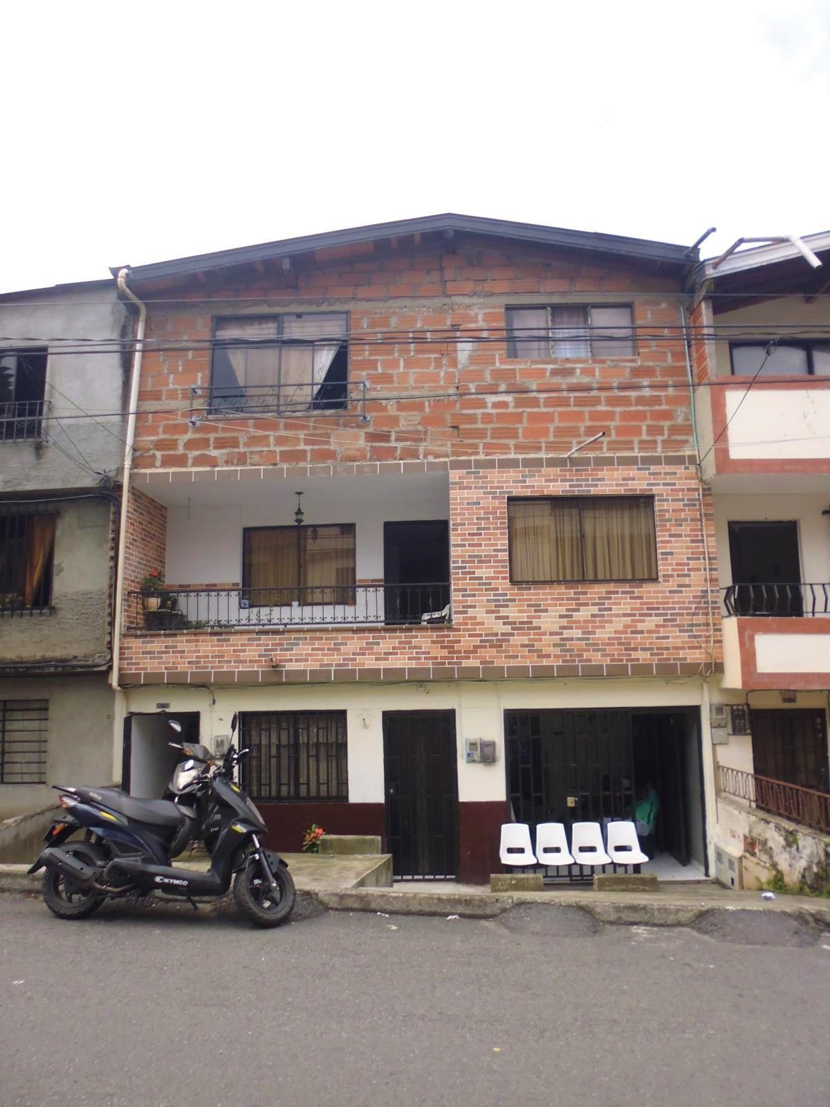 Casa en arriendo Antioquia Medellín Veinte De Julio 120 m2 Habitaciones 3 Baños 1 Garajes 1 Precio $2800000