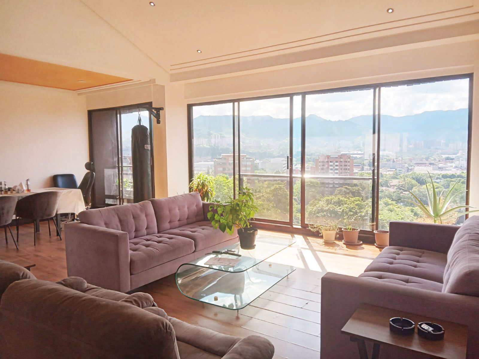 Apartamento en venta Antioquia Medellín Manila 230 m2 Habitaciones 3 Baños 6 Garajes 4 Precio $1215000000