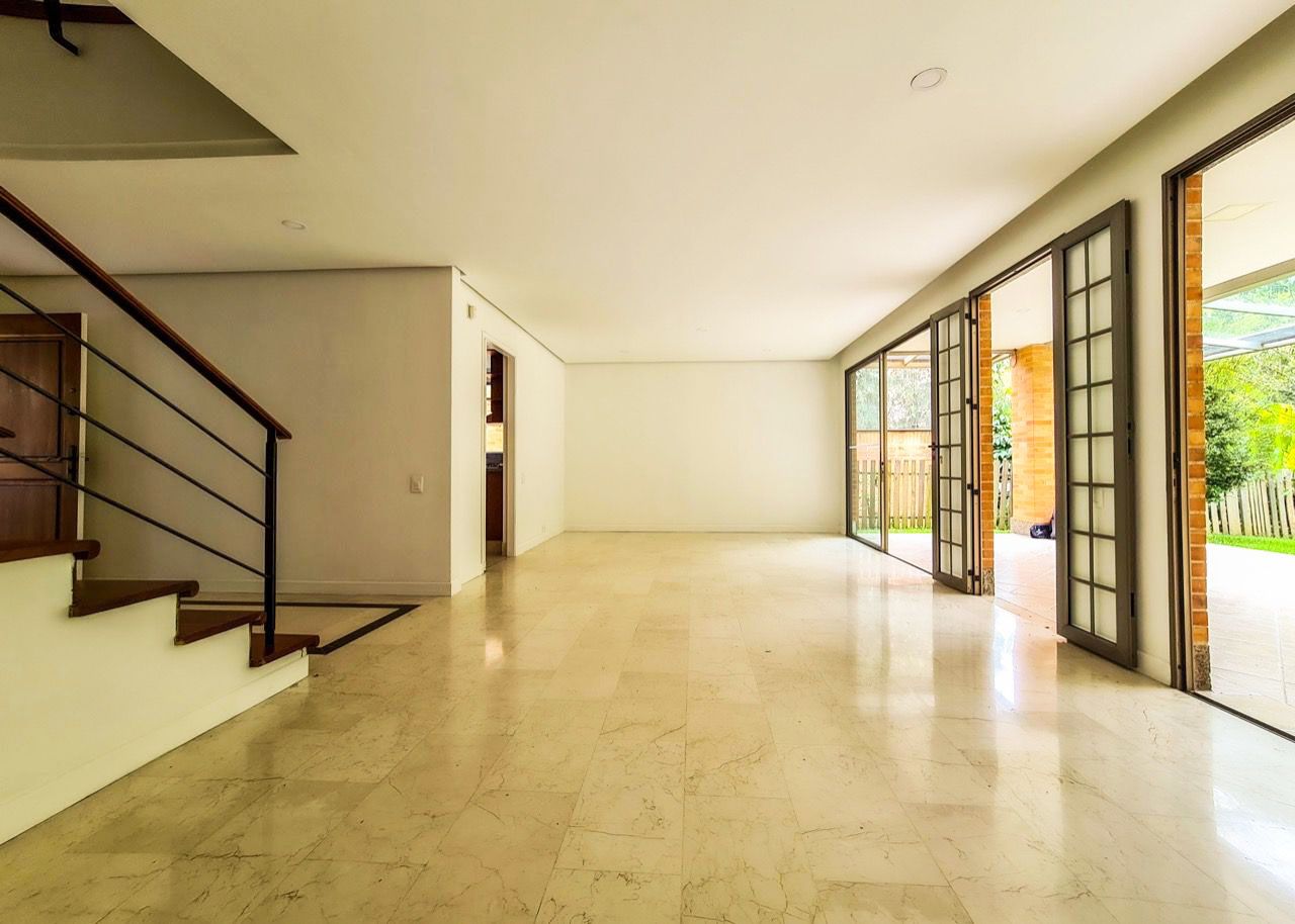 Casa en arriendo Antioquia Medellín La Linde 248 m2 Habitaciones 3 Baños 6 Garajes 3 Precio $8600000