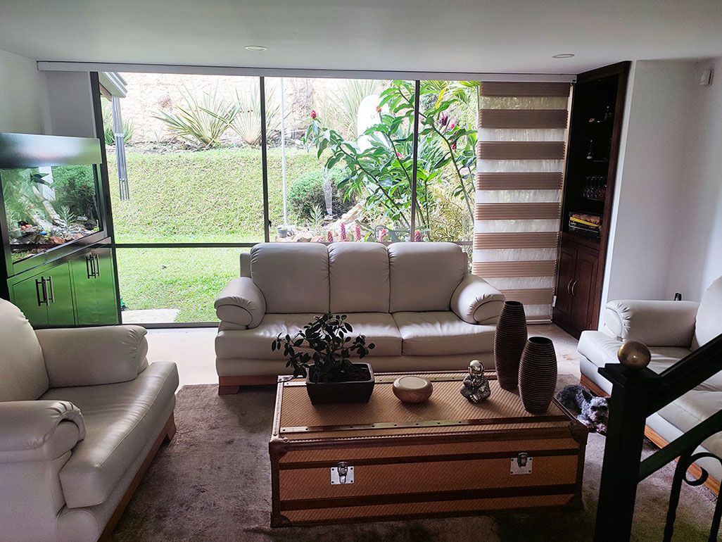 Casa en arriendo o venta Antioquia Envigado Zona Centro 194 m2 Habitaciones 3 Baños 6 Garajes 3 Precio venta $1250000000 Precio arriendo $7800000