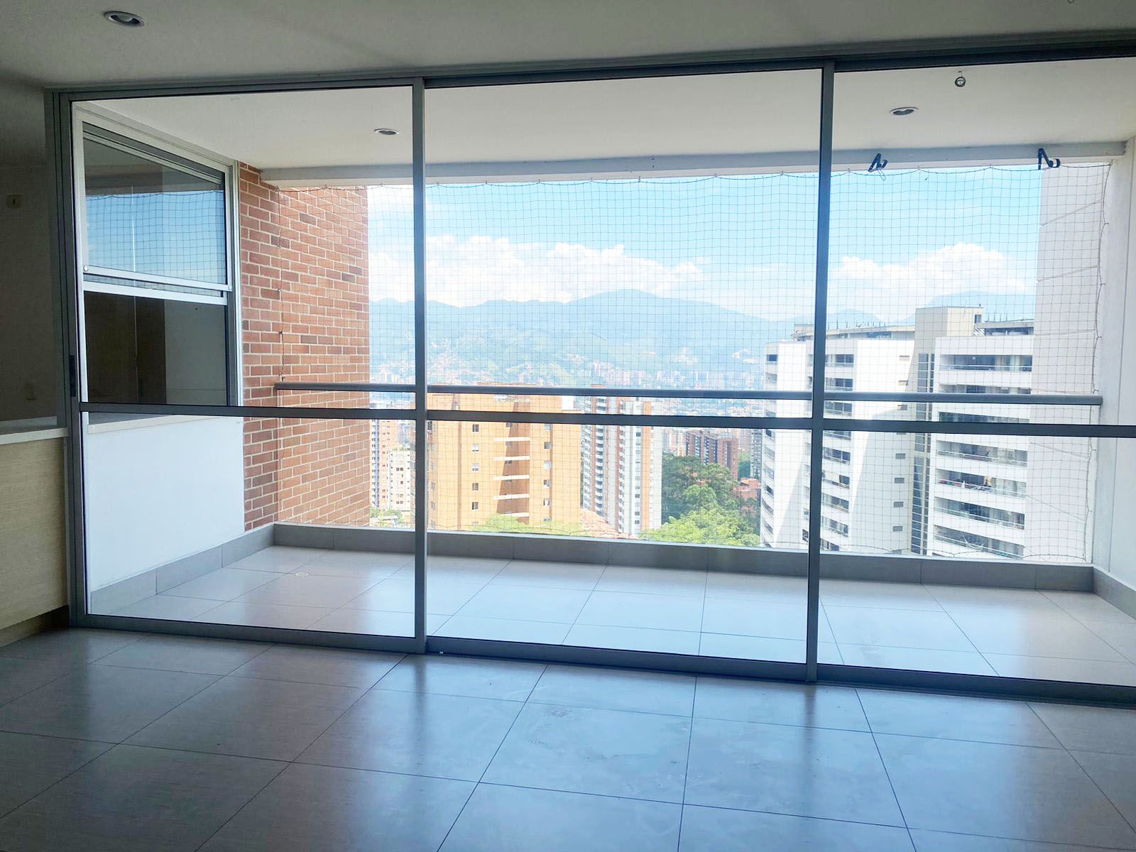 Apartamento en arriendo Antioquia Envigado Alto De Misael 100 m2 Habitaciones 3 Baños 2 Garajes 3 Precio $4750000