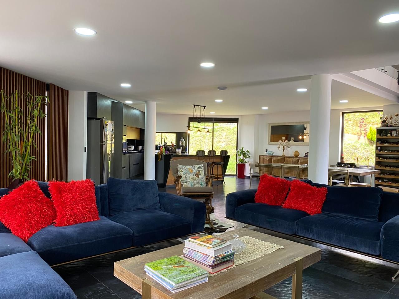 Casa en venta Antioquia La Ceja La Ceja 435 m2 Habitaciones 3 Baños 6 Garajes 8 Precio $2800000000