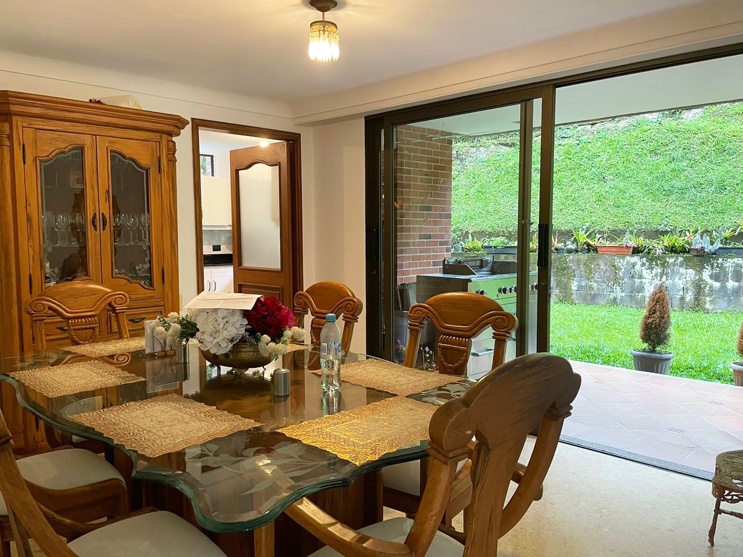 Casa en arriendo Antioquia Medellín El Tesoro 550 m2 Habitaciones 4 Baños 8 Garajes 8 Precio $10800000