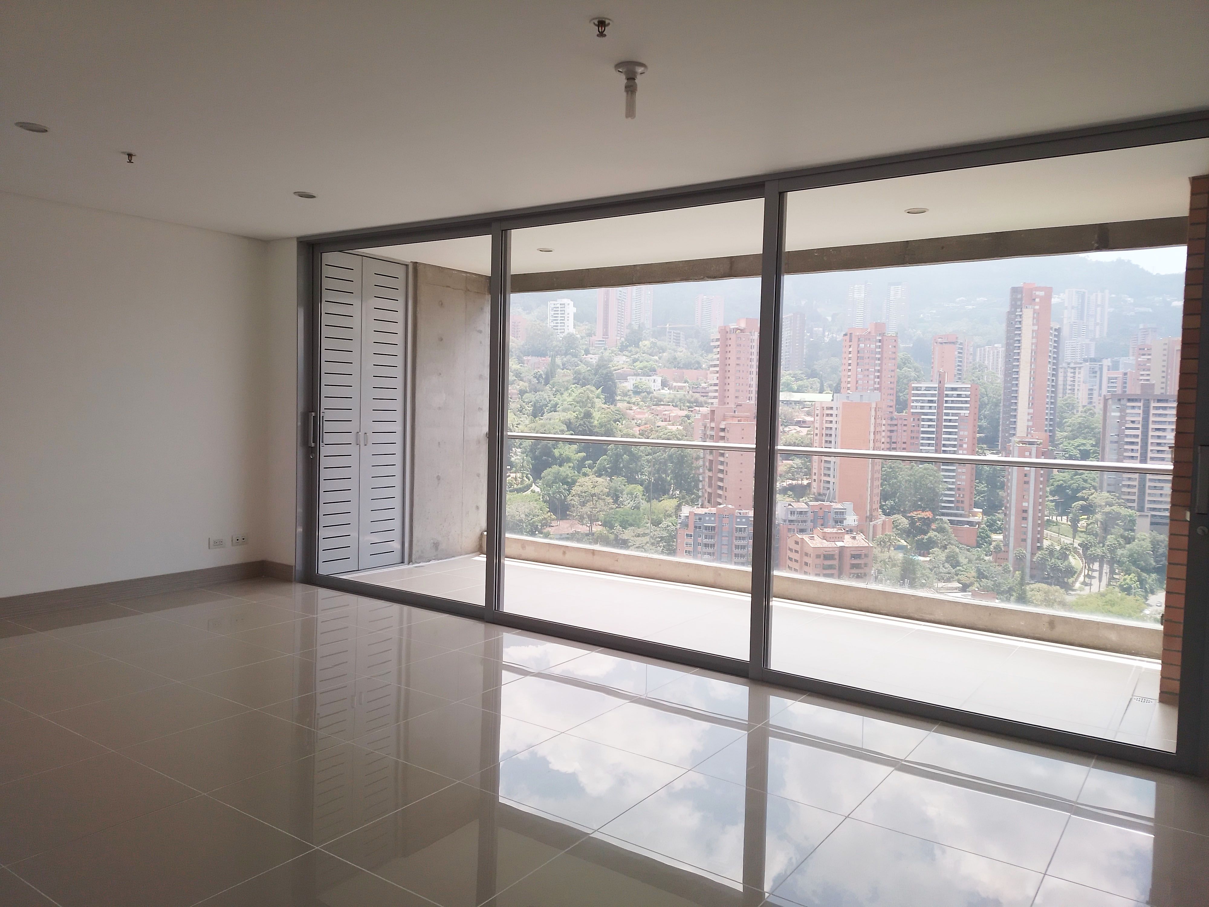 Apartamento en arriendo Antioquia Medellín Sucre 157 m2 Habitaciones 3 Baños 6 Garajes 3 Precio $8700000