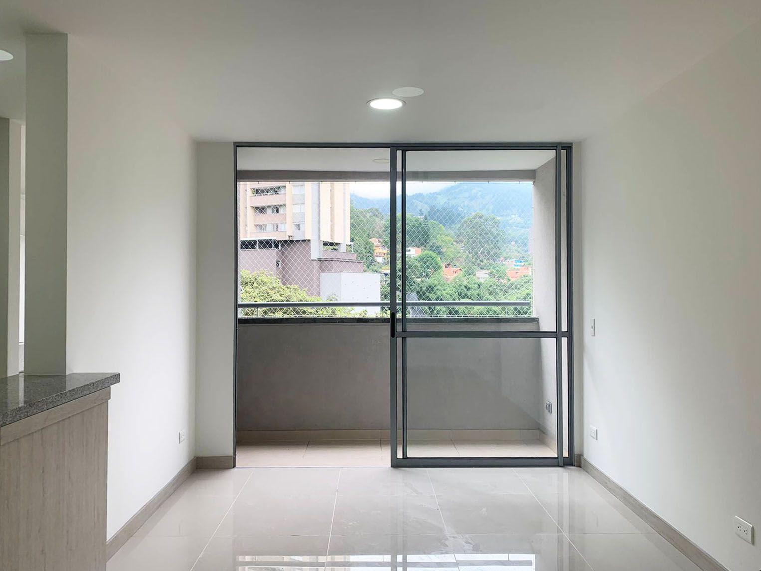 Apartamento en arriendo Antioquia Envigado La Mina 67 m2 Habitaciones 2 Baños 2 Garajes 2 Precio $2950000