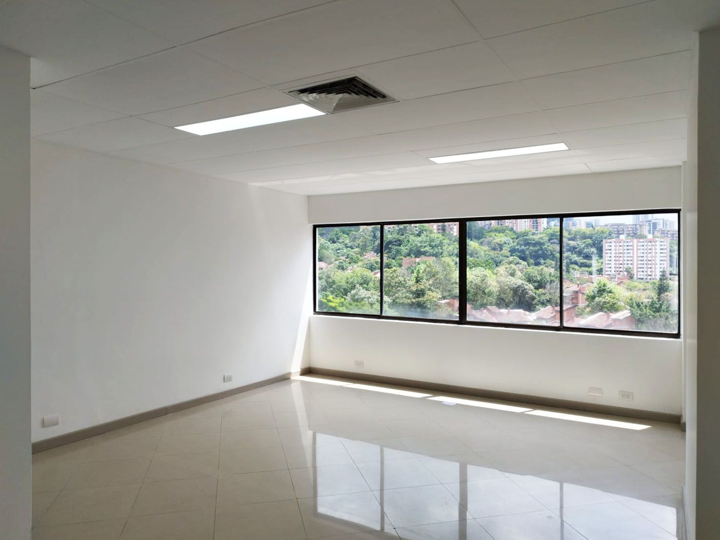 Consultorio en arriendo Antioquia Medellín Perpetuo Socorro 39 m2 Habitaciones 0 Baños 0 Garajes 2 Precio $3200000