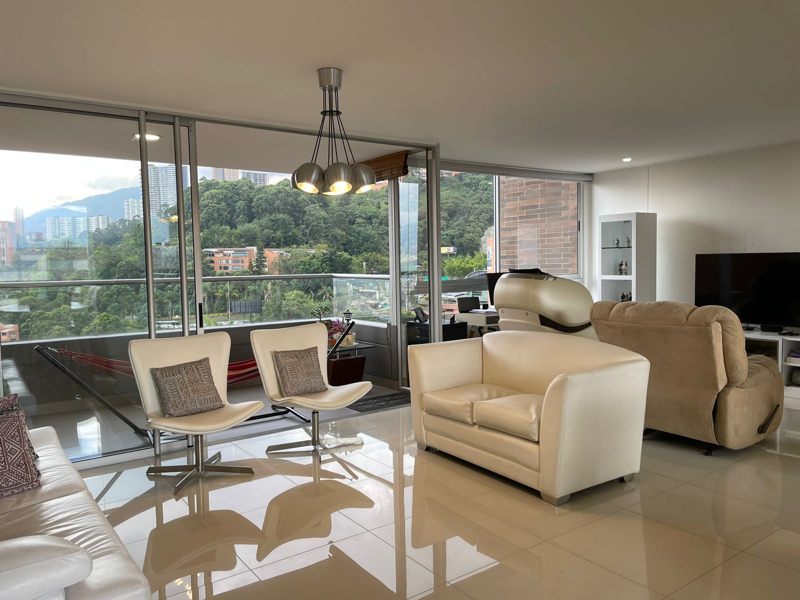 Apartamento en venta Antioquia Medellín Castropol 137 m2 Habitaciones 3 Baños 6 Garajes 3 Precio $1050000000