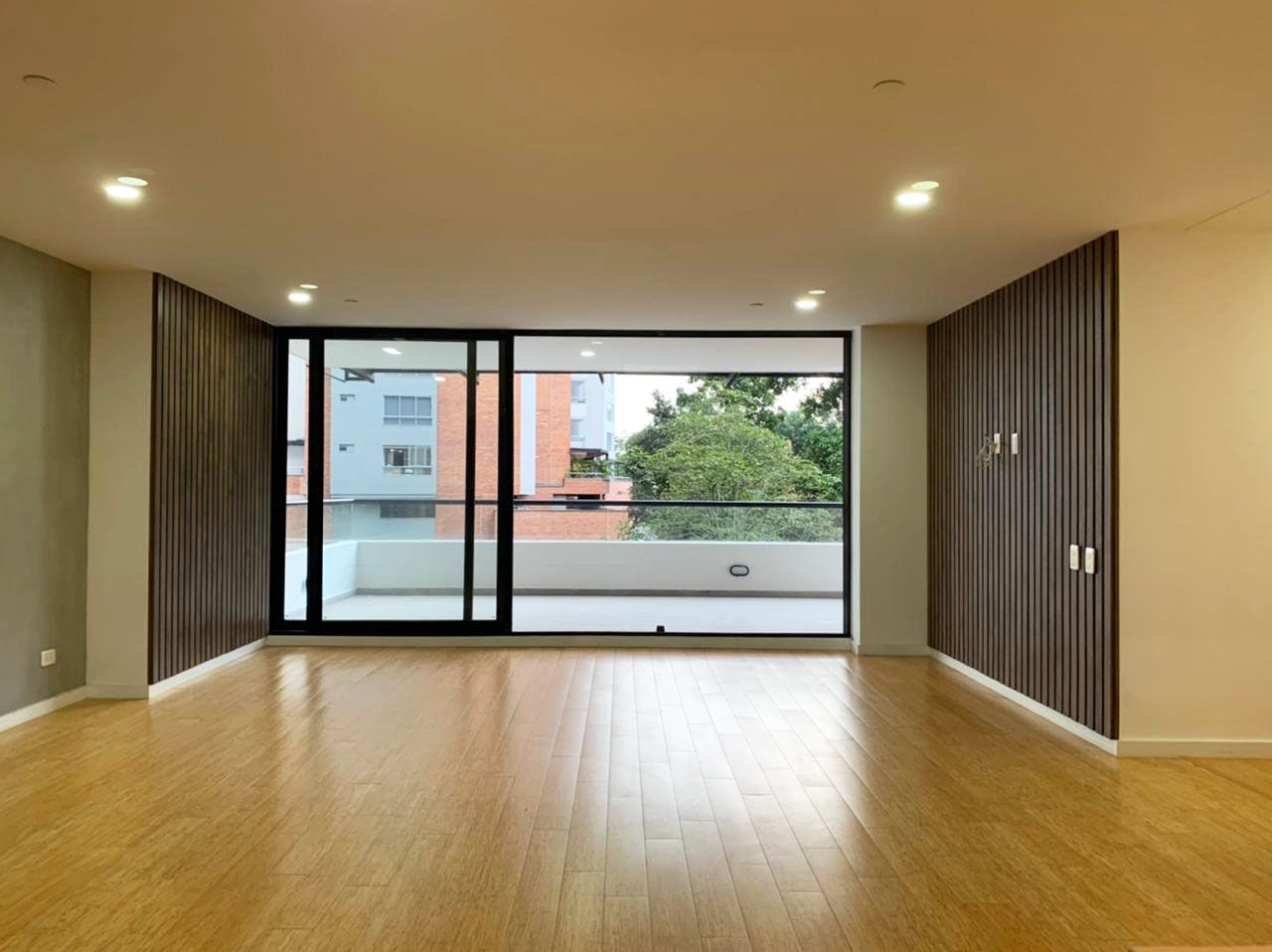 Apartamento en venta Antioquia Envigado Zona Centro 170 m2 Habitaciones 3 Baños 6 Garajes 3 Precio $1050000000