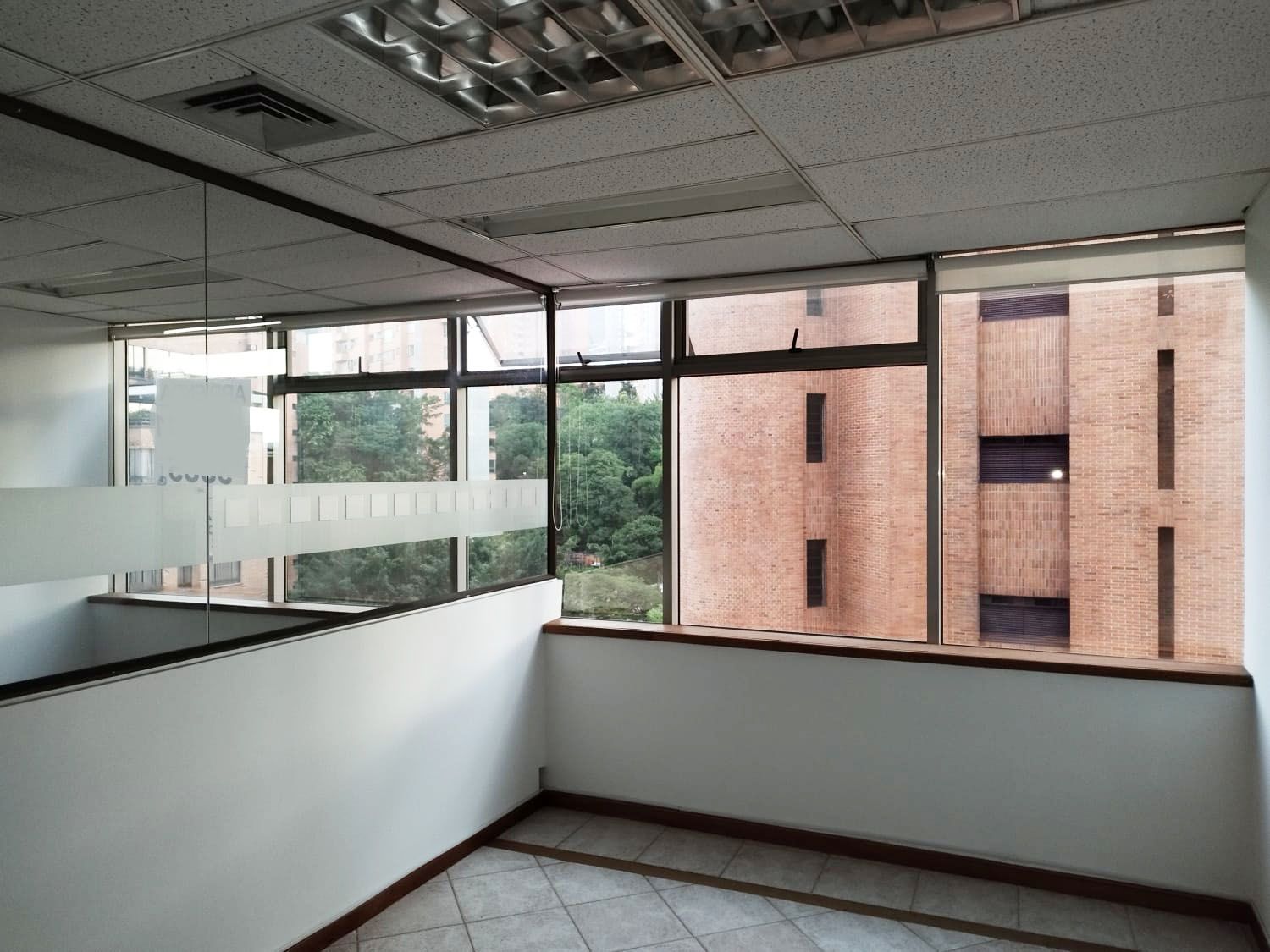 Oficina en arriendo Antioquia Medellín El Poblado 141 m2 Habitaciones 0 Baños 2 Garajes 3 Precio $9000000